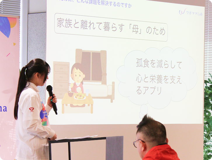 「コキョウ」を発表する生徒
